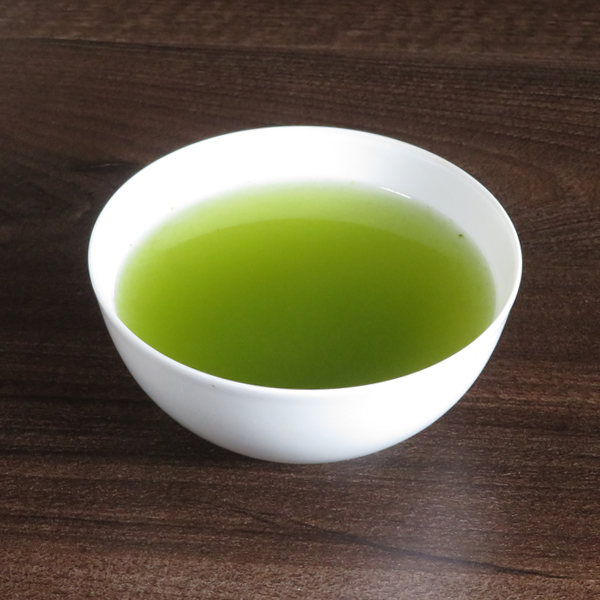 秋摘み茶の抽出色