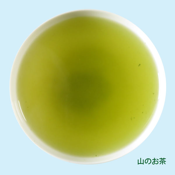 山のお茶の水色